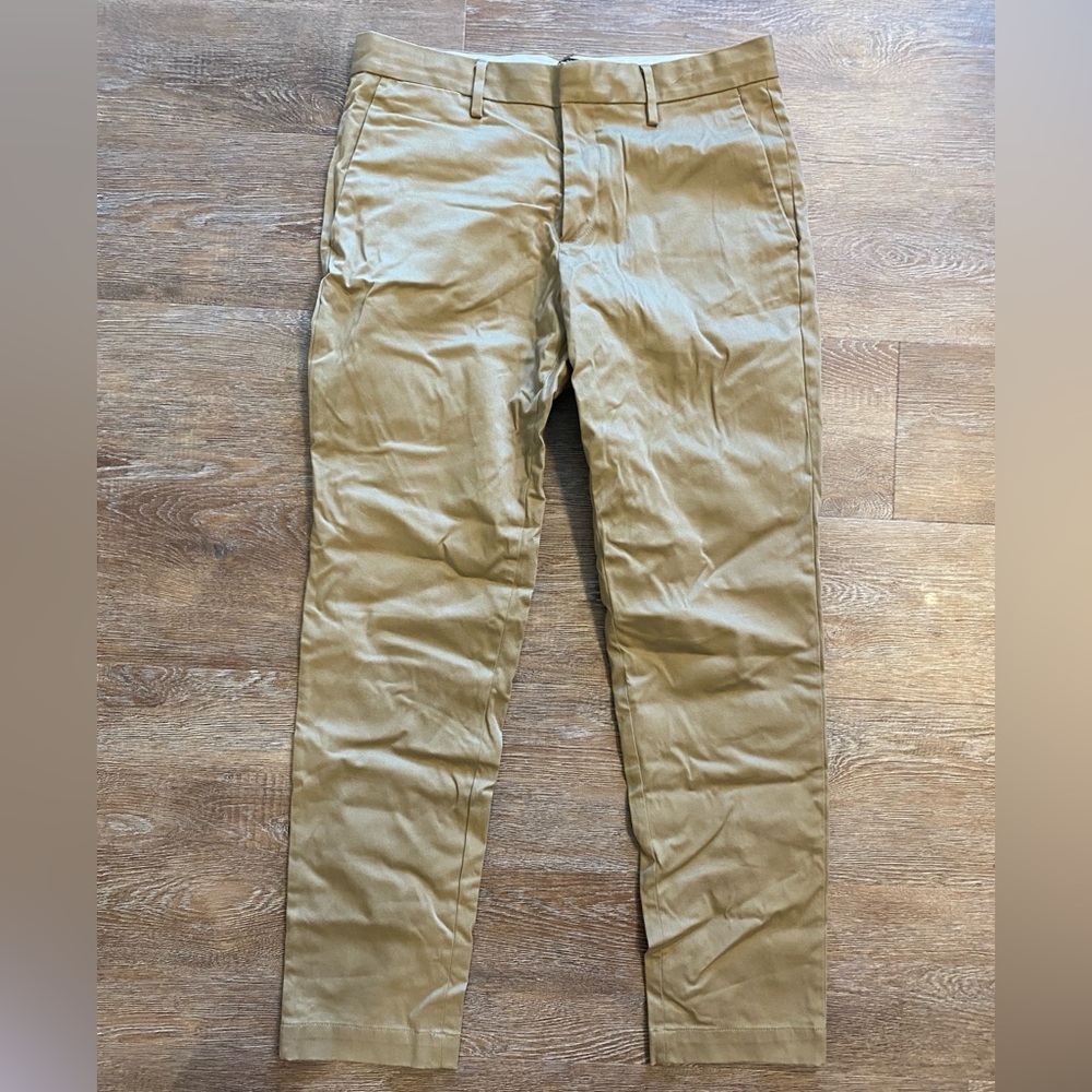 Banana Republic Mason Athletic Tapered Fit Pant: 33x32, Khaki